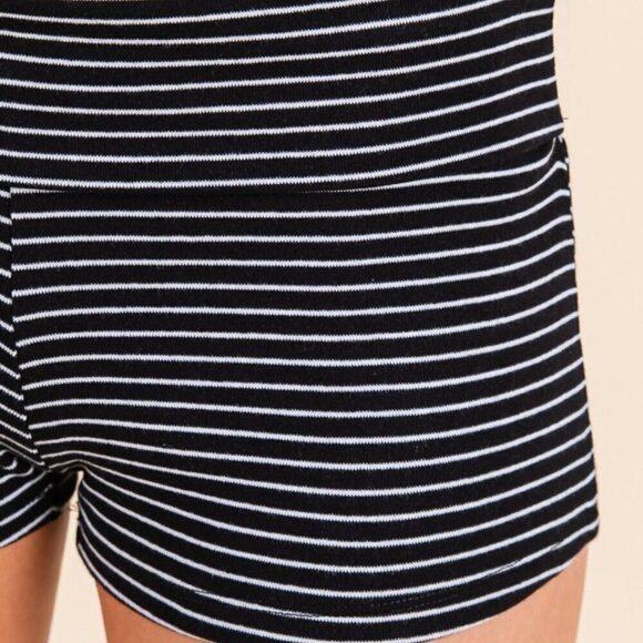 Black & White Exercise Short Stretch Pants by Heart & Hips - Picture 4 of 11